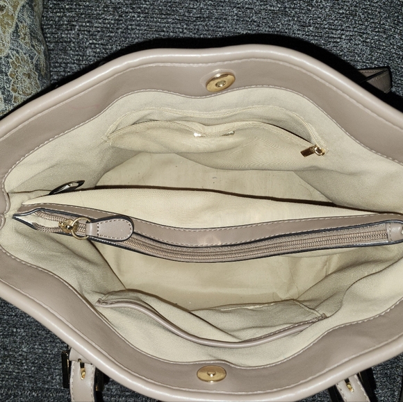 Giani Bernini Floral Beige Bag - Picture 5 of 5
